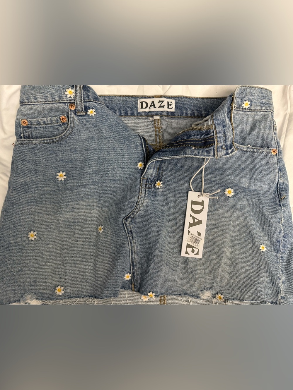 DAZE High-Rise Light Blue Daisy Embroidered Jeans